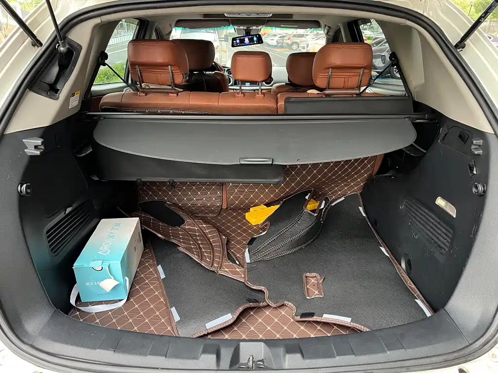 Luxgen Big 7 SUV 2014 — фото 27