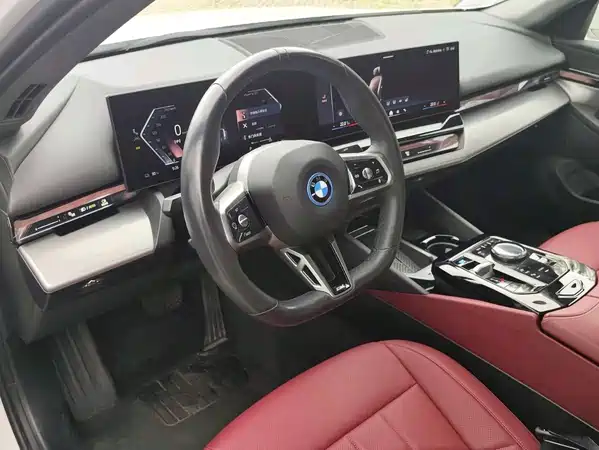 BMW i5 2025