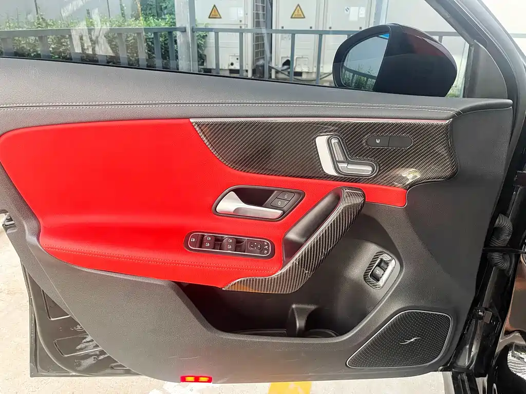 Mercedes-Benz A-Class AMG 2025 — фото 10
