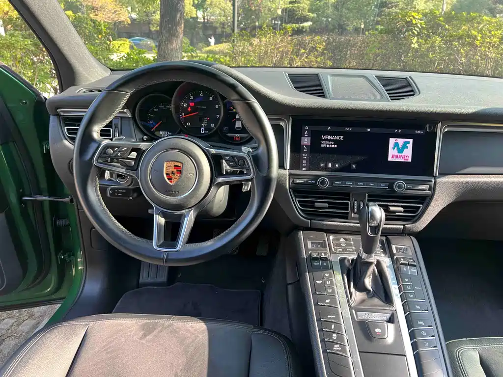 Porsche Macan 2019 — фото 14