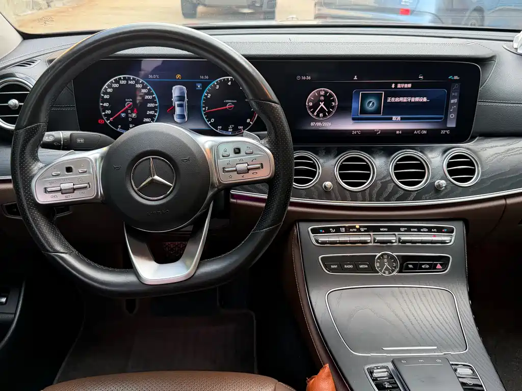Mercedes-Benz E-Class 2019 — фото 11
