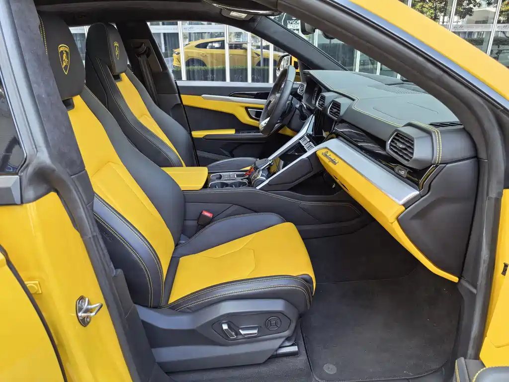 Lamborghini Urus 2023 — фото 34