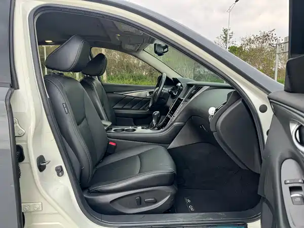 Infiniti Q50L 2015