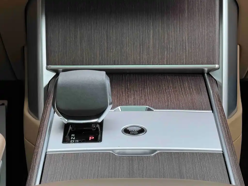 Land Rover Range Rover 2025 — фото 11