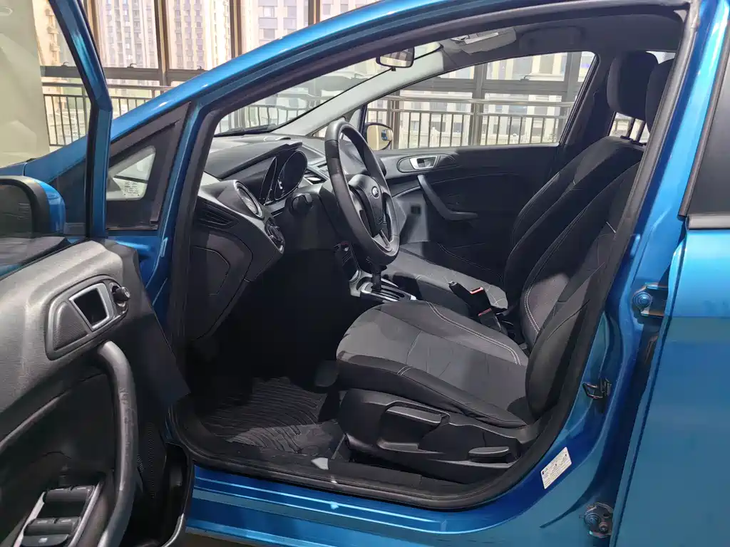 Ford Fiesta 2014 — фото 13