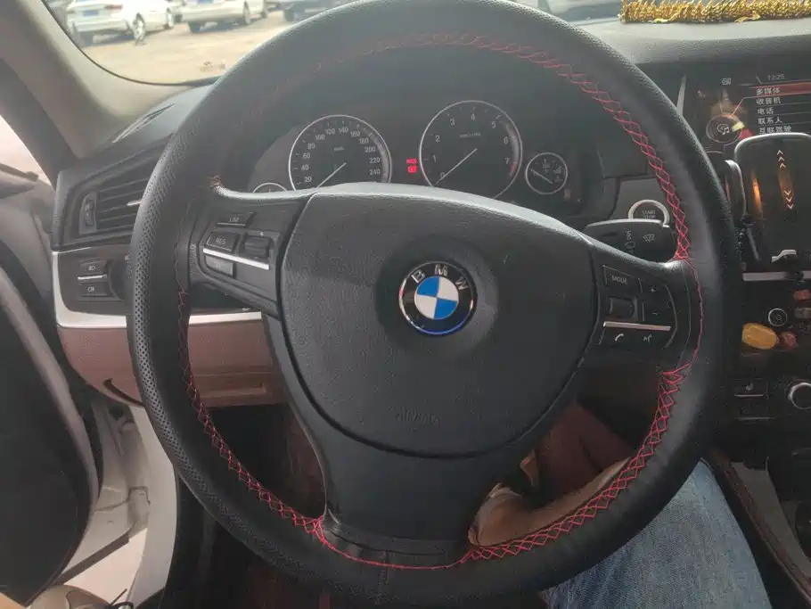 BMW 5 Series 2016 — фото 15