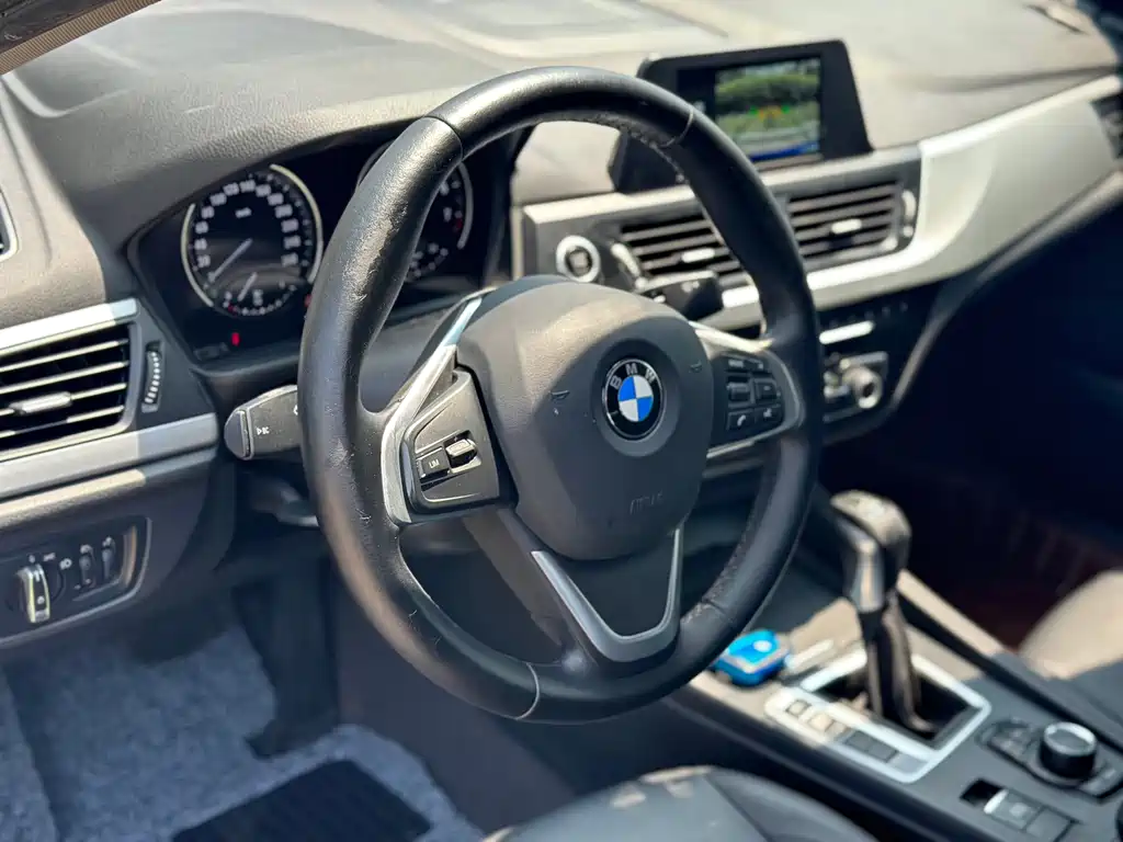 BMW 1 Series 2019 — фото 7