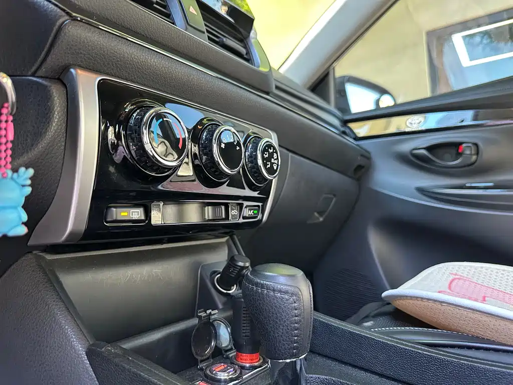 Toyota Yaris L 2017 — фото 12
