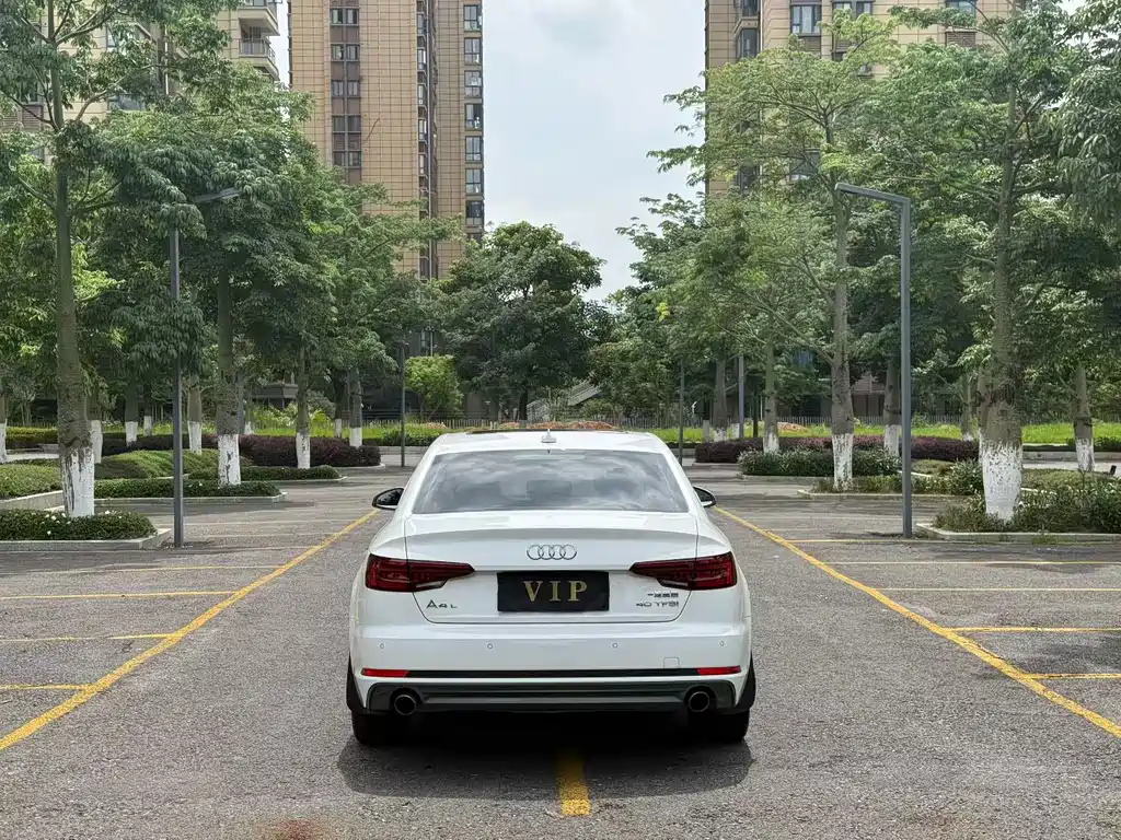 Audi A4L 2018