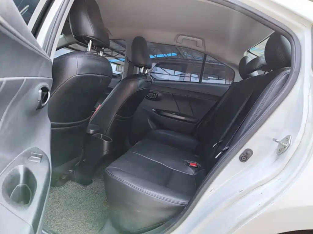 Toyota Yaris L 2020 — фото 17
