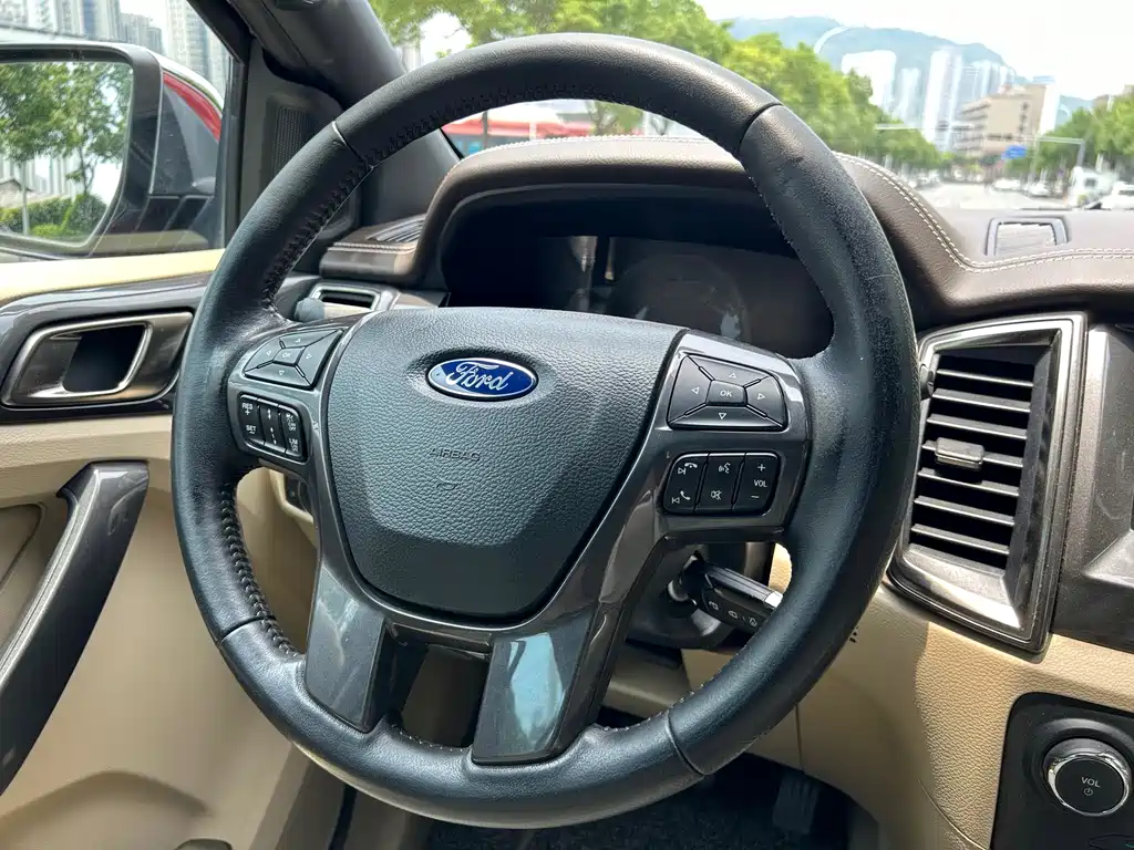 Ford Everest 2016 — фото 17