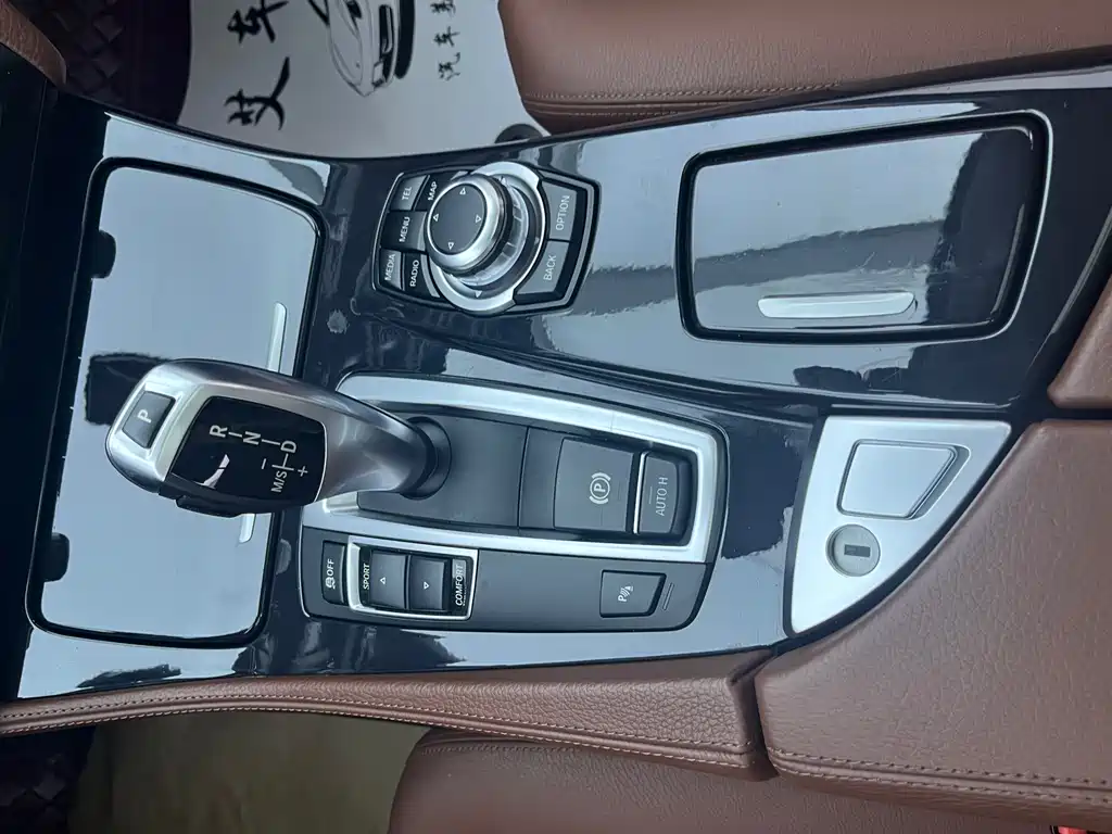 BMW 5 Series 2017 — фото 9