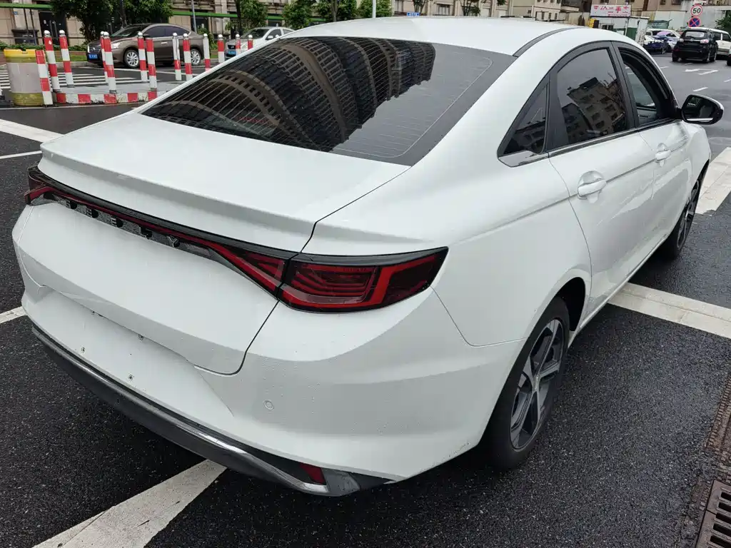 Geely Emgrand L 2022 — фото 10