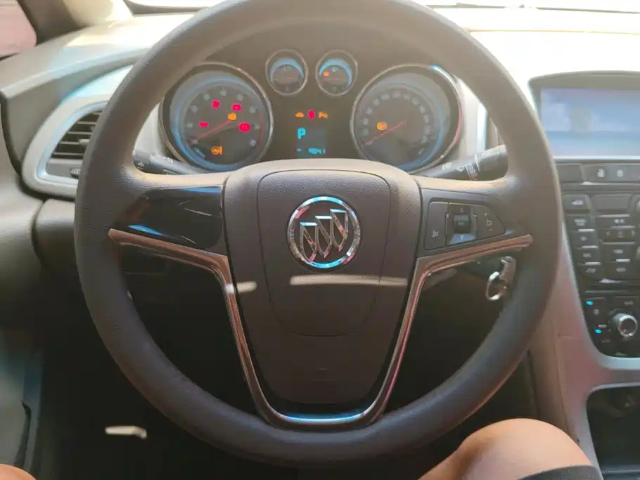 Buick Excelle GT 2015 — фото 15