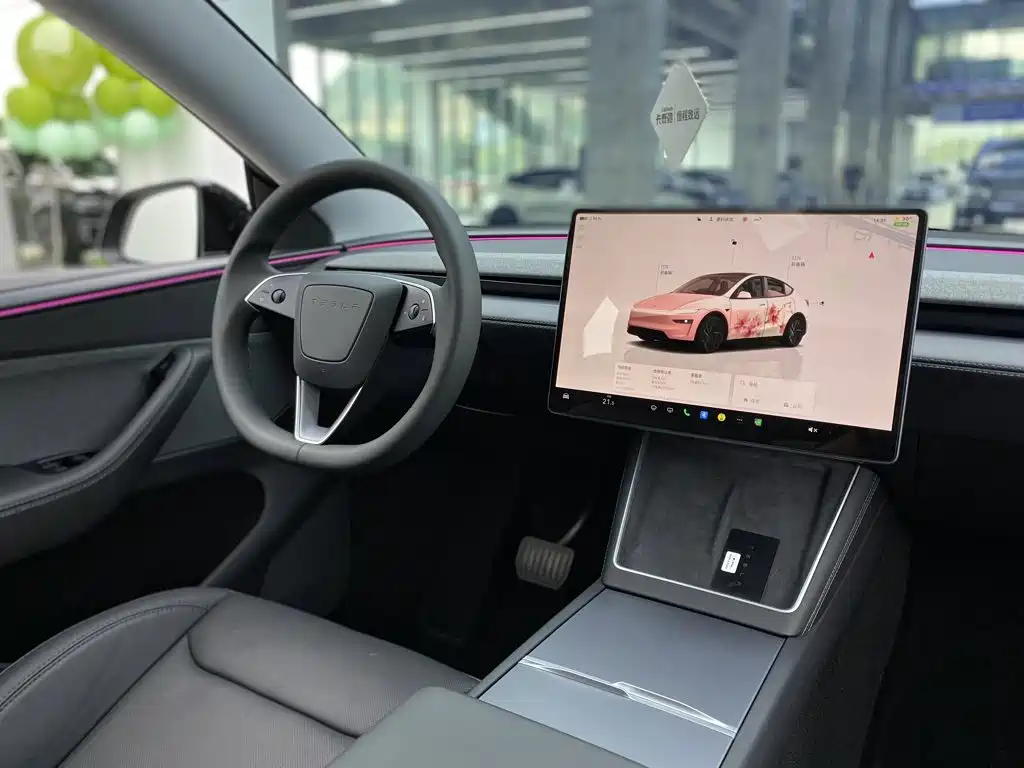 Tesla Model Y 2025 — фото 12