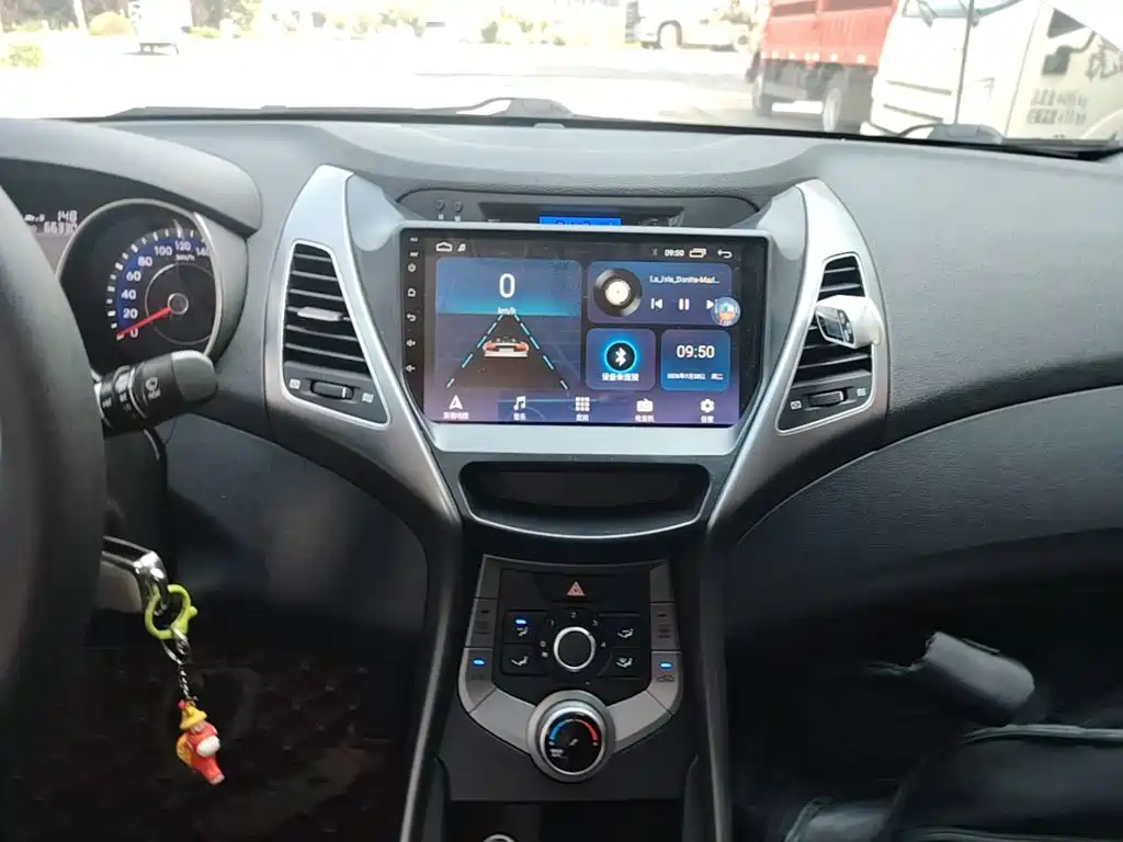 Hyundai Elantra 2016 — фото 13