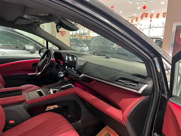 Toyota Granvia 2024