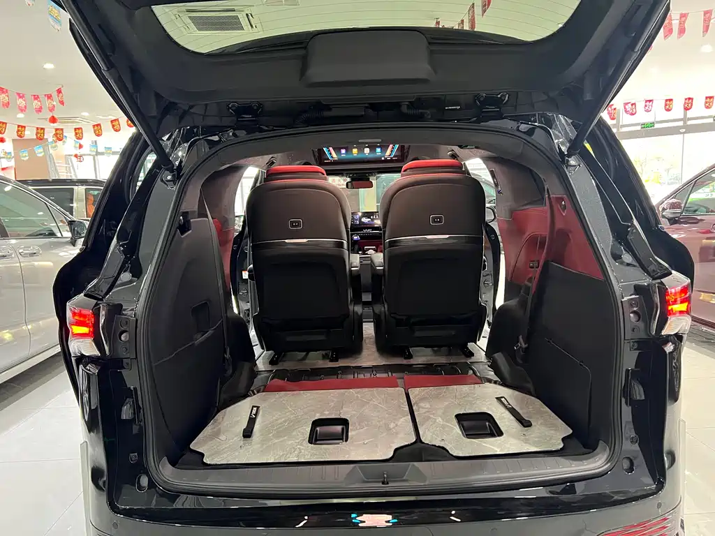 Toyota Granvia — фото 15
