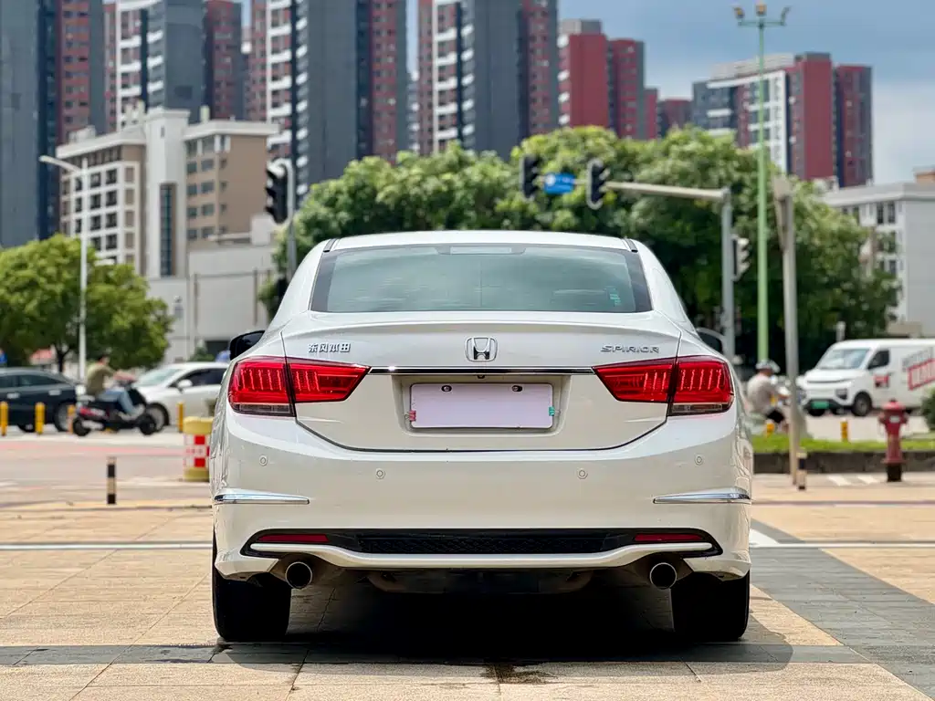 Honda Spirior 2015 — фото 11