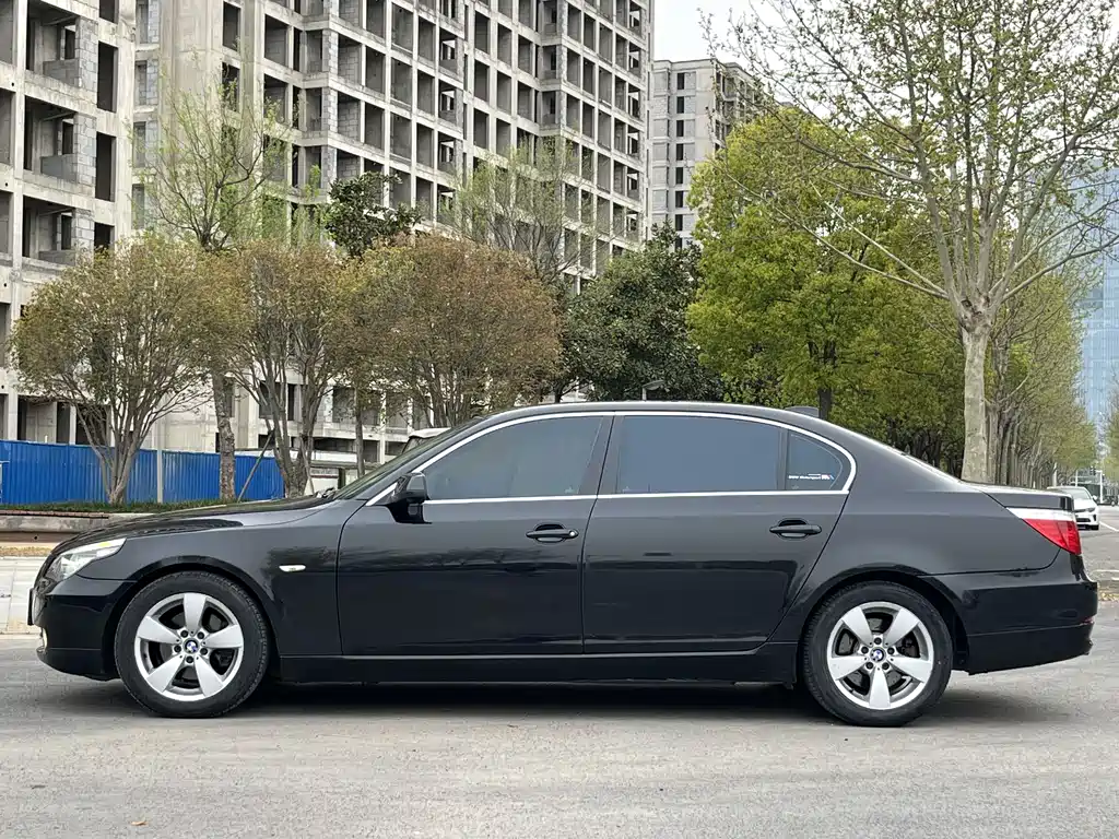 BMW 5 Series 2009 — фото 3