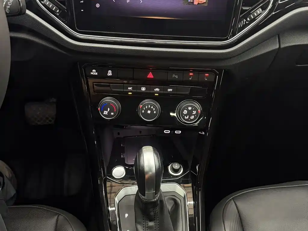 Volkswagen T-Roc 2022 — фото 12