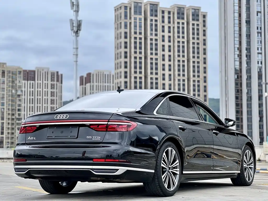 Audi A8 2019 — фото 13