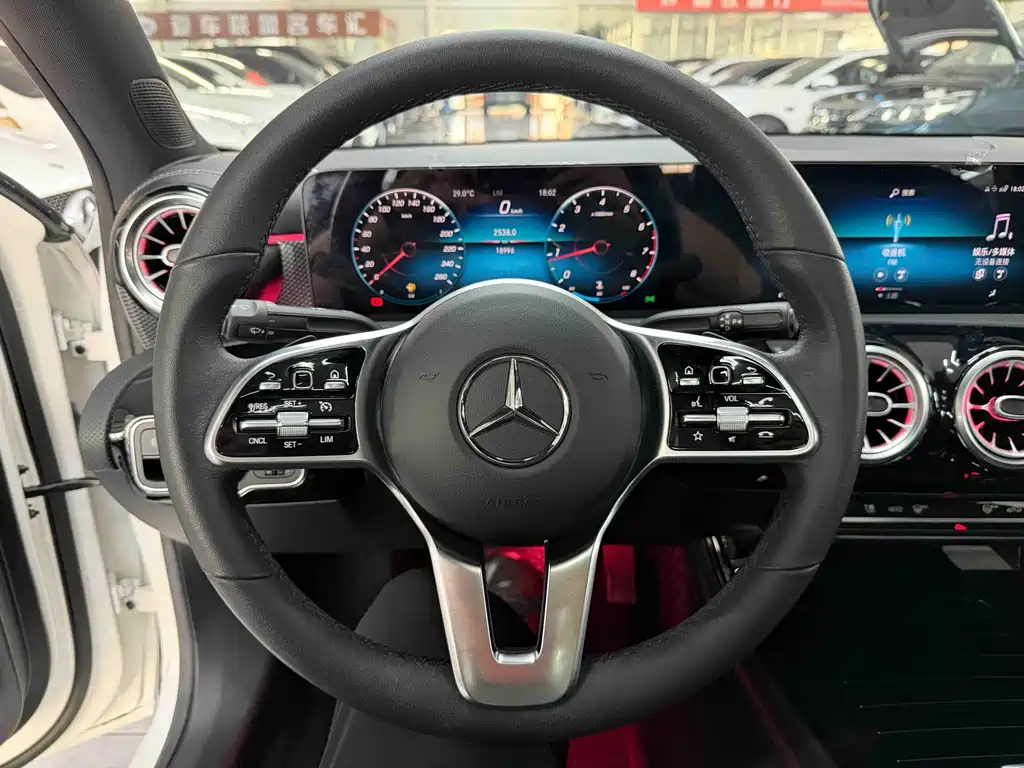 Mercedes-Benz A-Class 2021 — фото 12