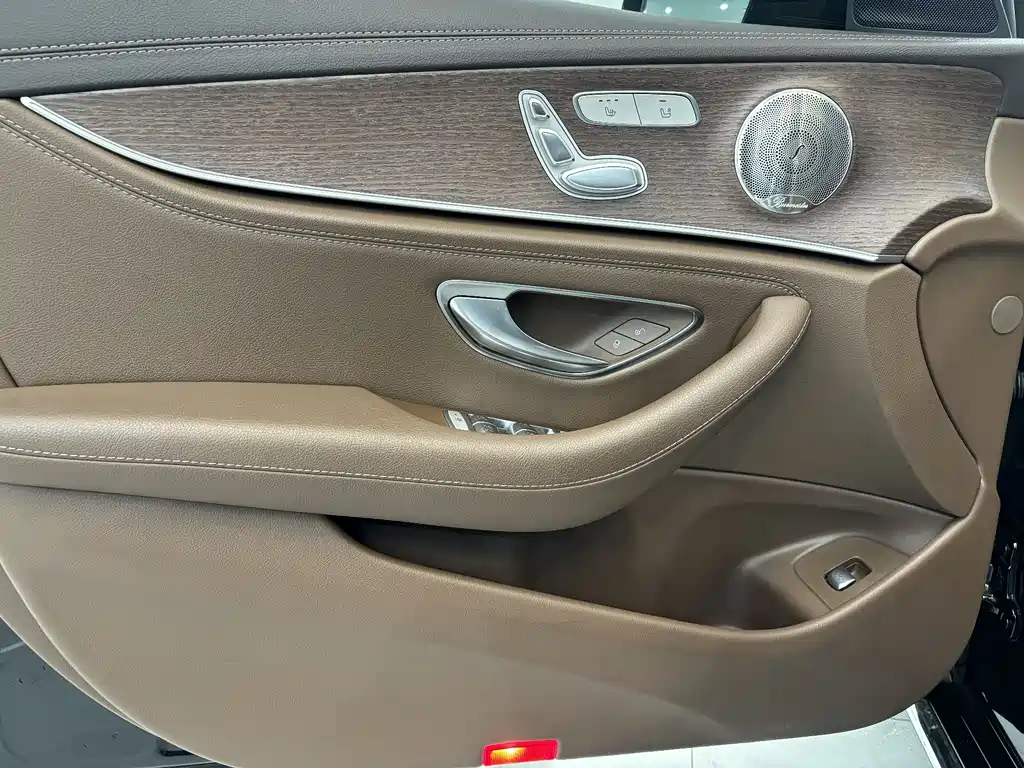 Mercedes-Benz E-Class 2022 — фото 15