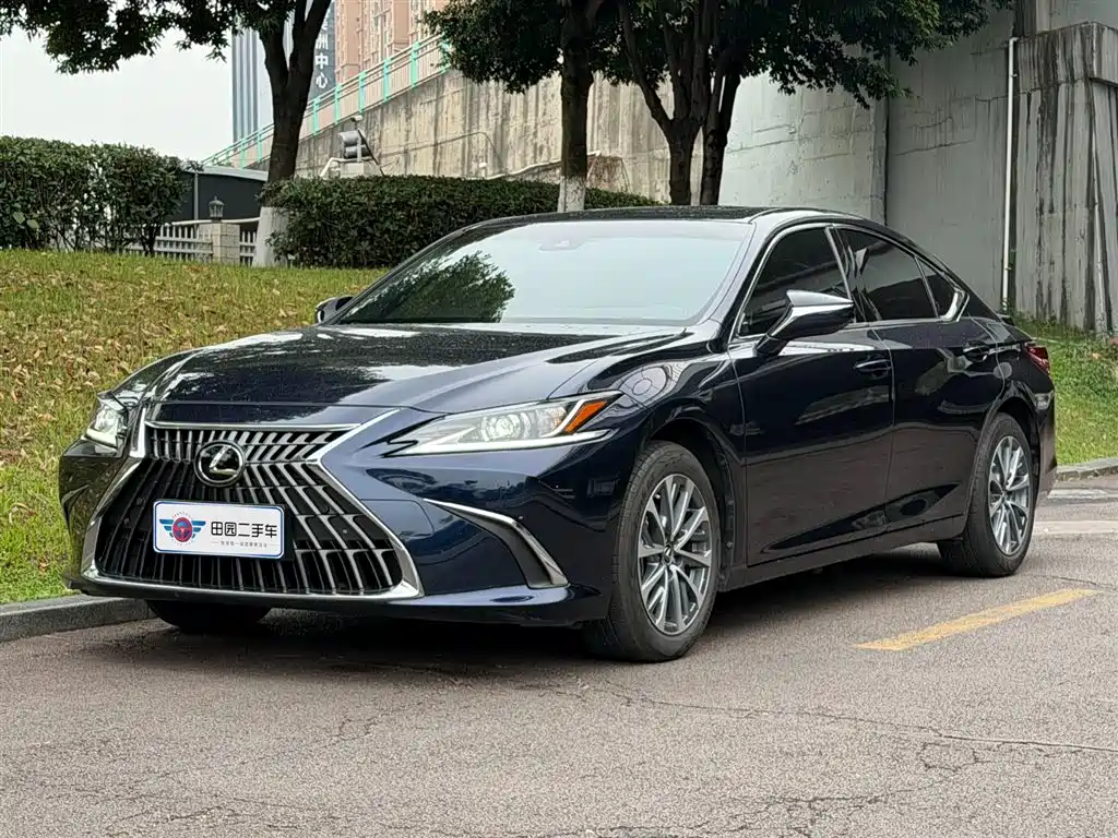 Lexus ES 2023 — фото 1