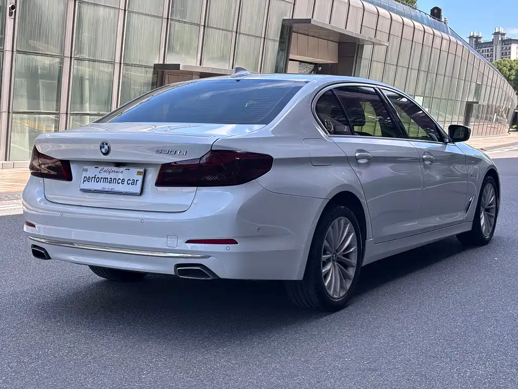 BMW 5 Series 2020 — фото 9