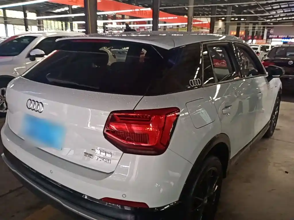 Audi Q2L 2020