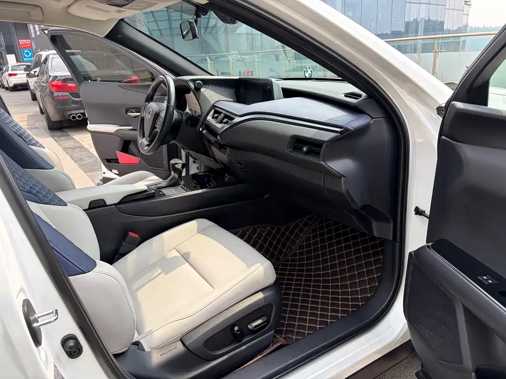 Lexus UX 2022 — фото 14