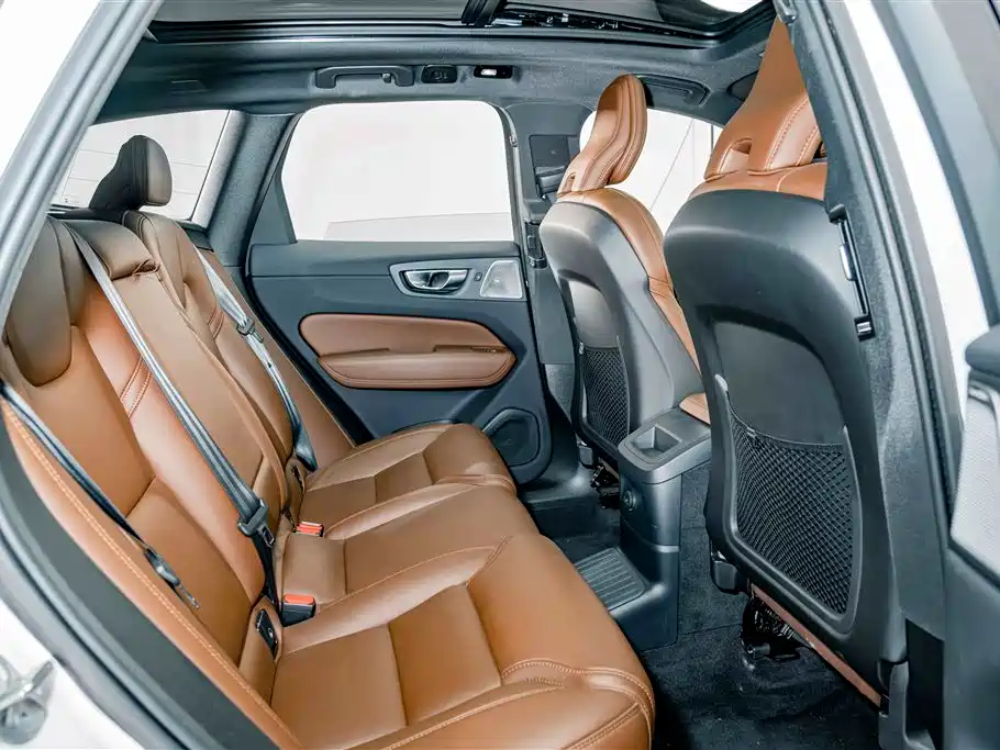 Volvo XC60 Plug-In Hybrid 2025 — фото 23