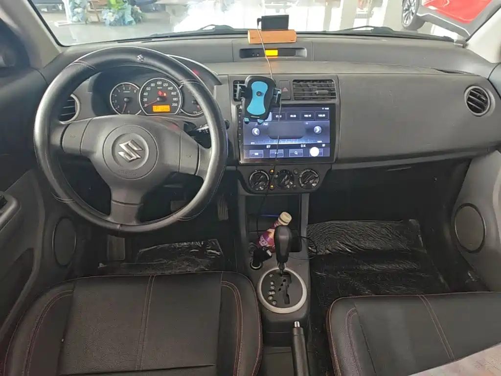 Suzuki Swift 2015 — фото 10