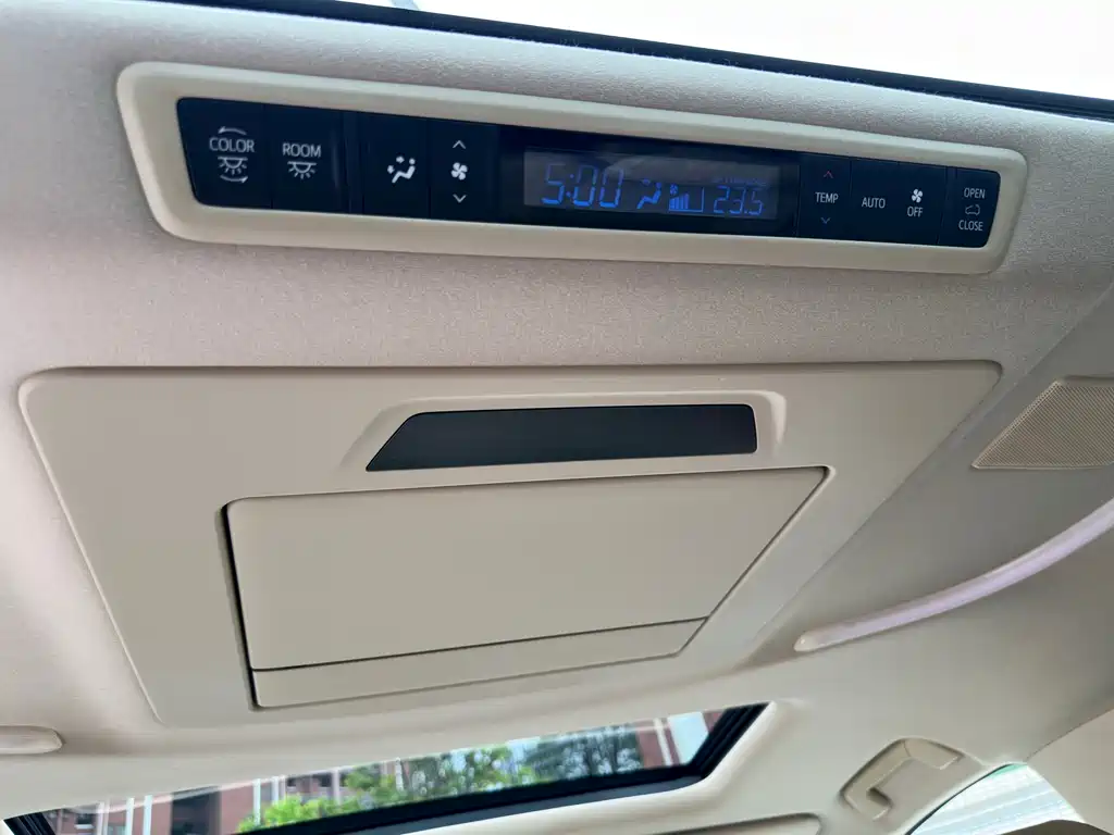 Toyota Alphard 2021 — фото 22