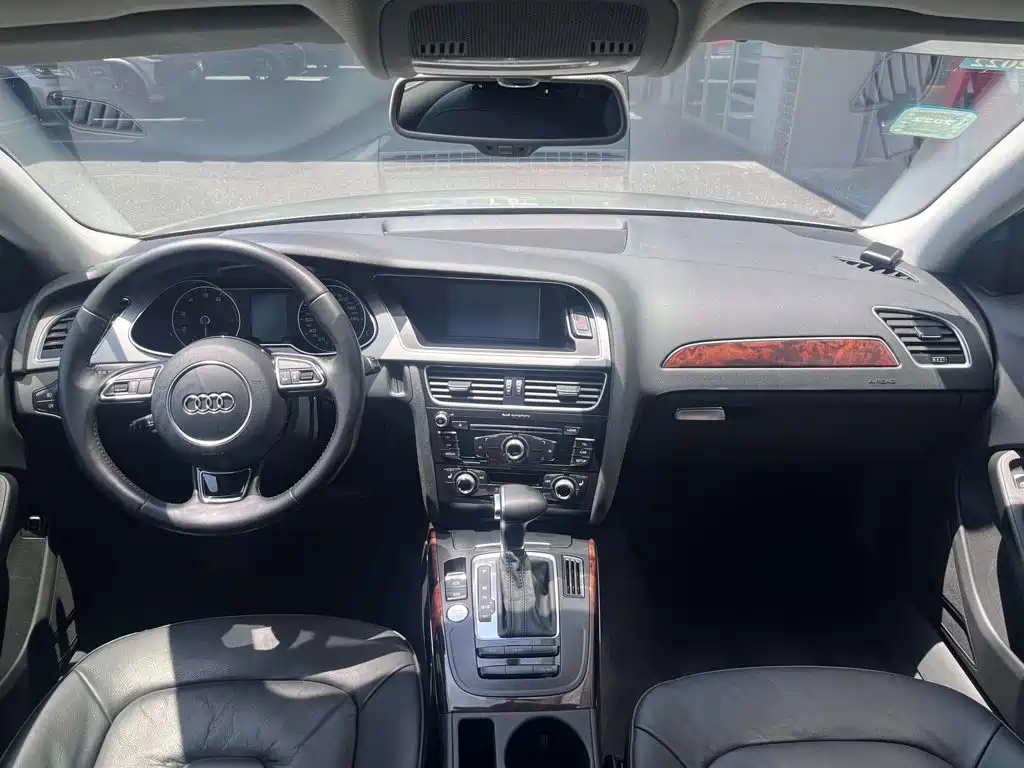 Audi A4L 2016