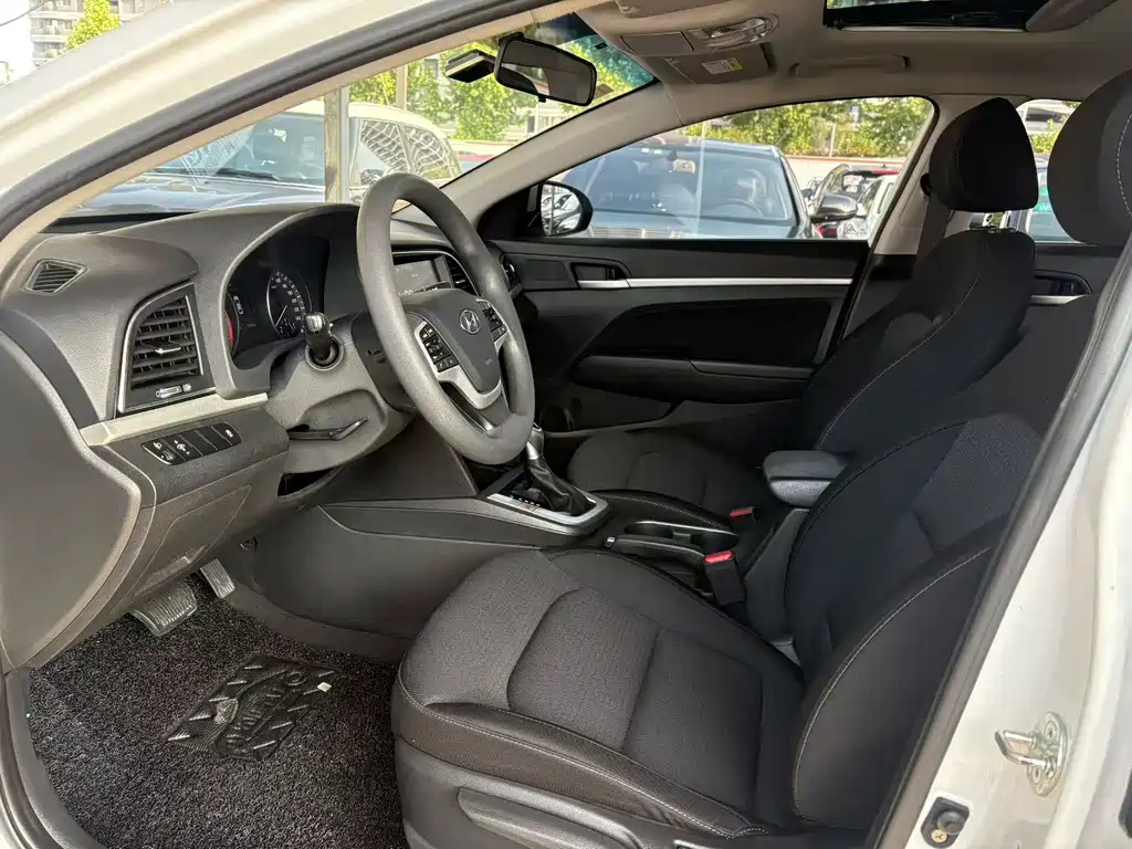 Hyundai Elantra 2018 — фото 4