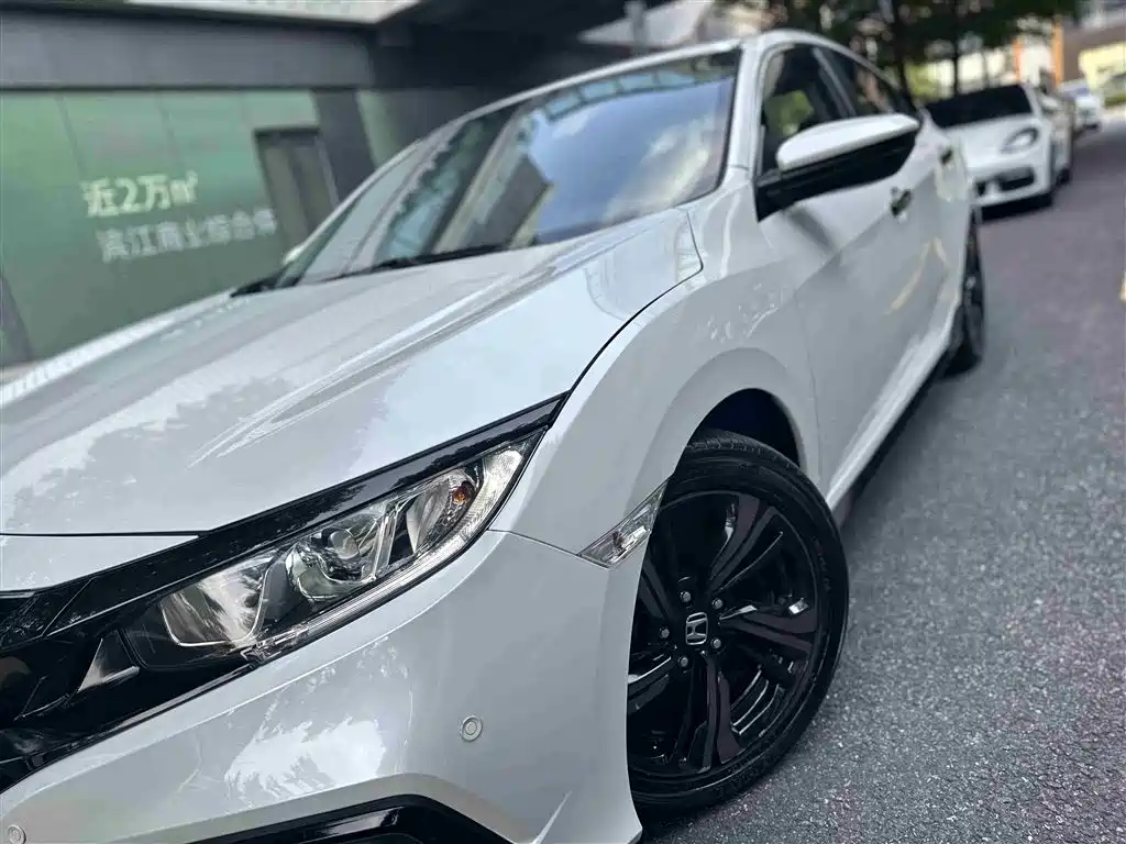 Honda Civic 2019 — фото 12