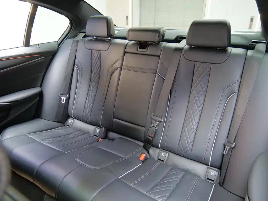 BMW 5 Series 2022 — фото 16