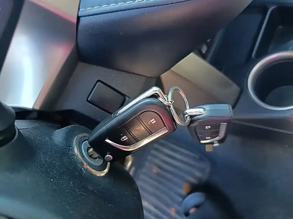 Toyota RAV4 2015 — фото 9