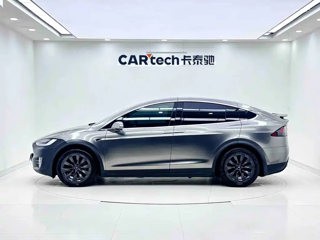 Tesla Model X 2017 — фото 8