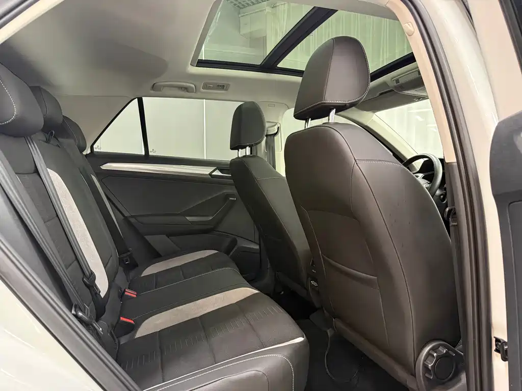 Volkswagen T-Roc 2023