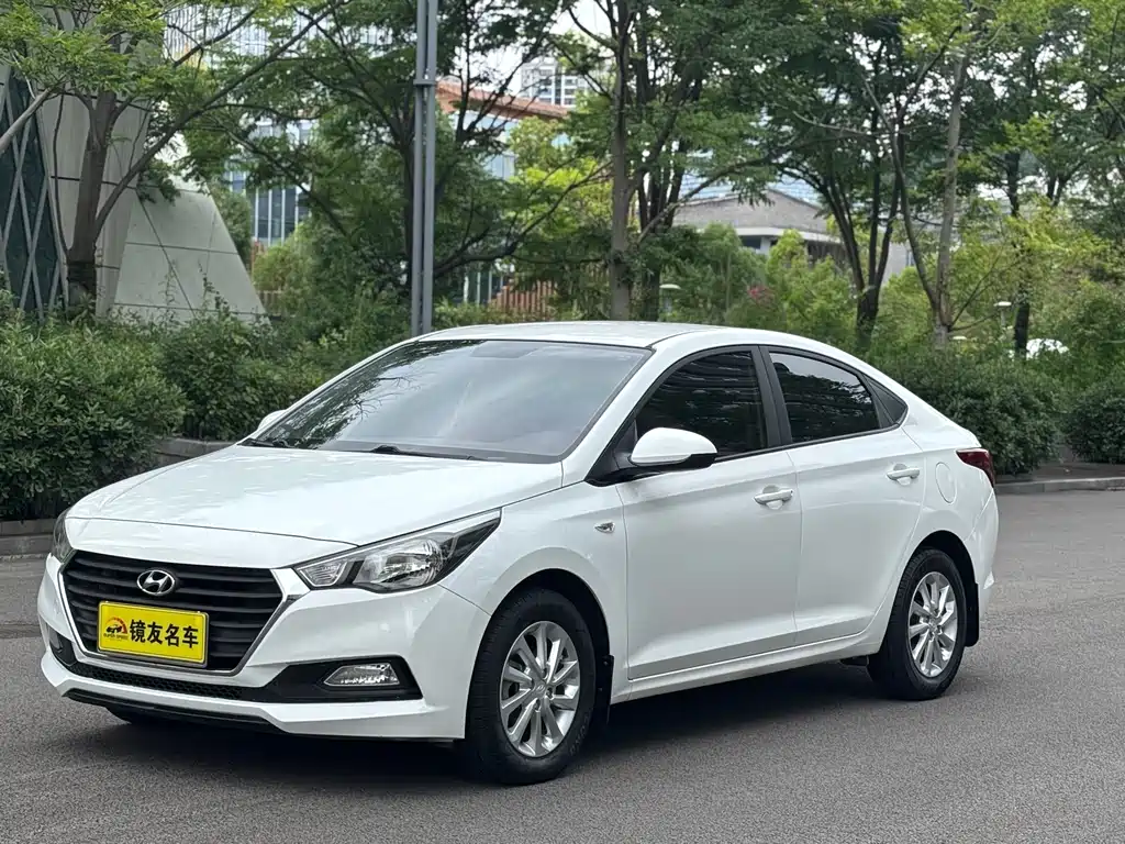 Hyundai Verna 2017 — фото 1