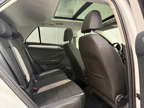 Volkswagen T-Roc 2023