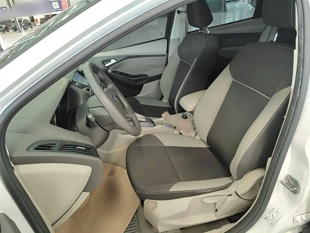 Ford Focus 2015 — фото 14