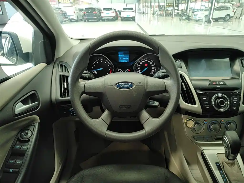 Ford Focus 2015 — фото 10