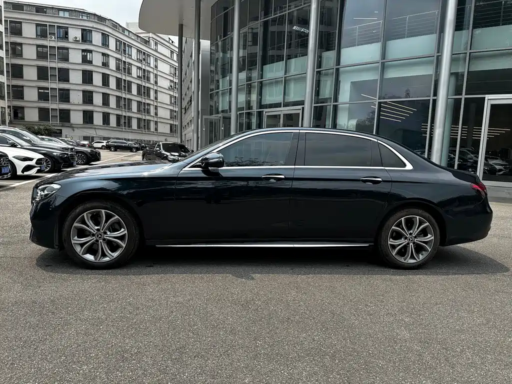 Mercedes-Benz E-Class 2023 — фото 14