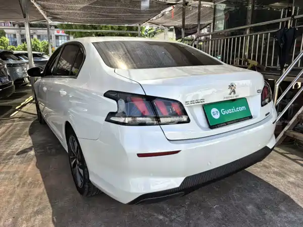 Peugeot 408 2021