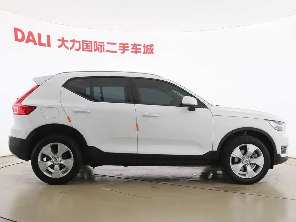 Volvo XC40 2021 — фото 4