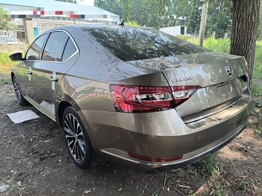 Skoda Superb 2016 — фото 23